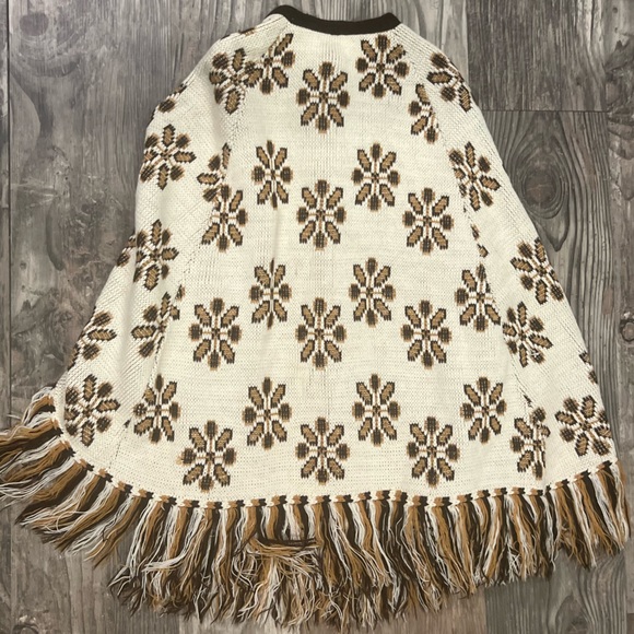 VINTAGE SWEATER CAPE - Picture 2 of 4